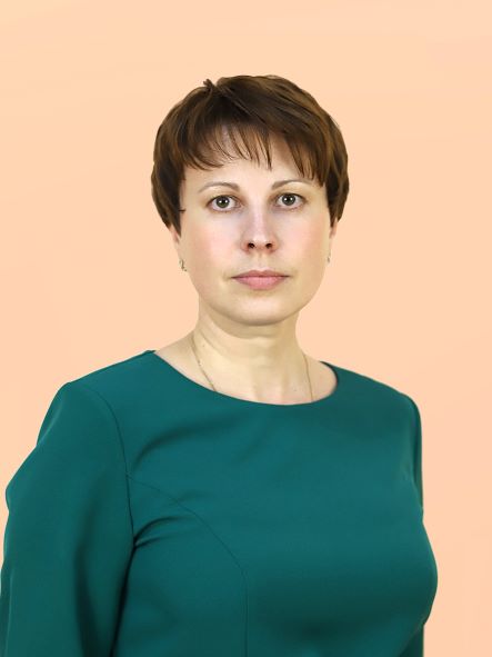 Холманских Елена Николаевна.